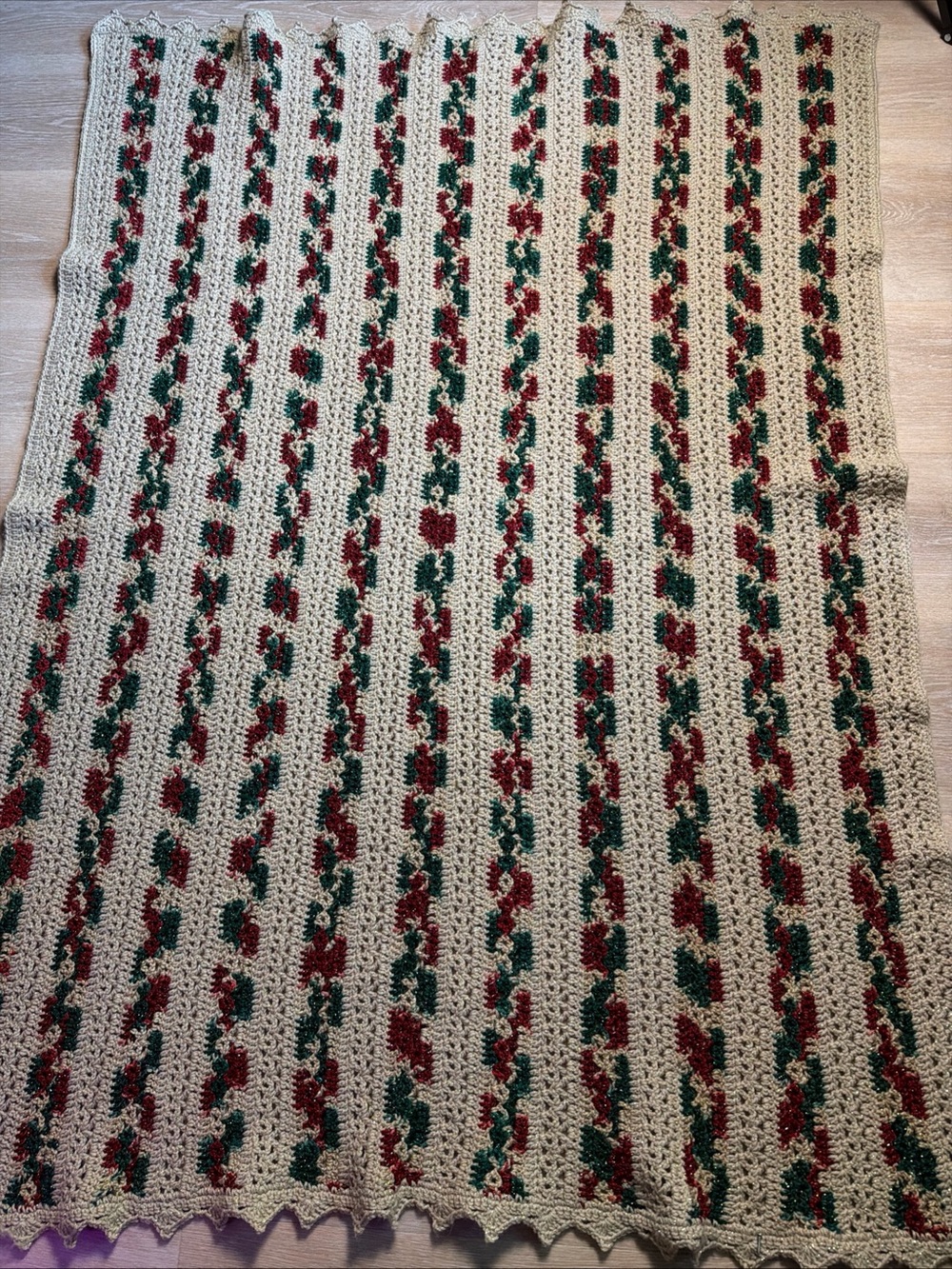 Vintage Christmas Hand Made Knot Mile-a-Minute Crochet Afghan Blanket Red Green